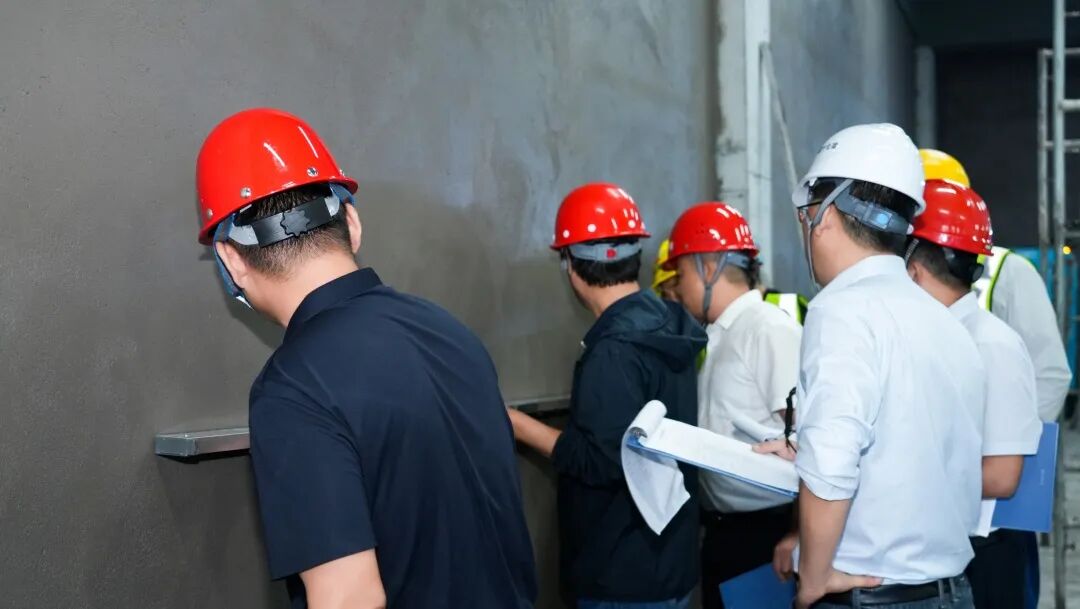 抹灰机器人vs传统人工：江西建工“CA88机器人&匠心手艺人技能大赛”在南京举行(图9)