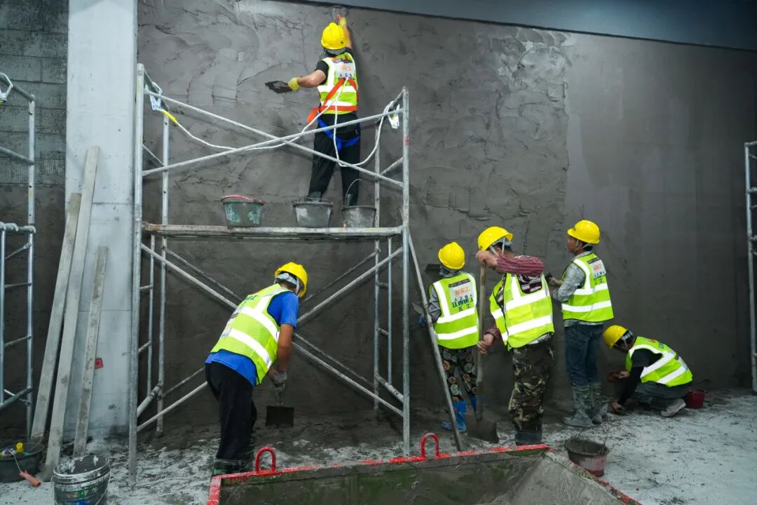 抹灰机器人vs传统人工：江西建工“CA88机器人&匠心手艺人技能大赛”在南京举行(图5)